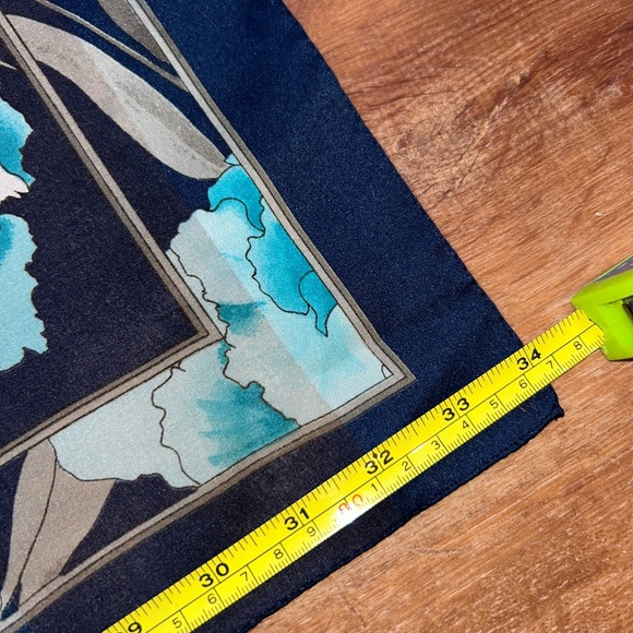 Blue floral scarf - Picture 9 of 9